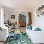 Les Chenes Verts By Halldis *