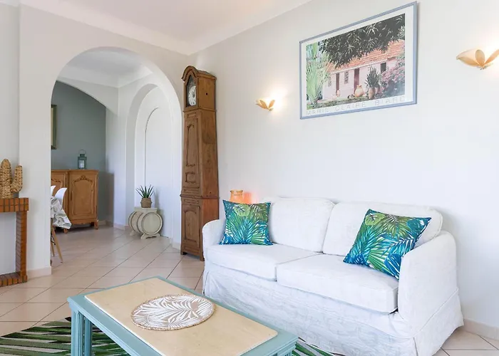 Les Chenes Verts By Halldis Villa *