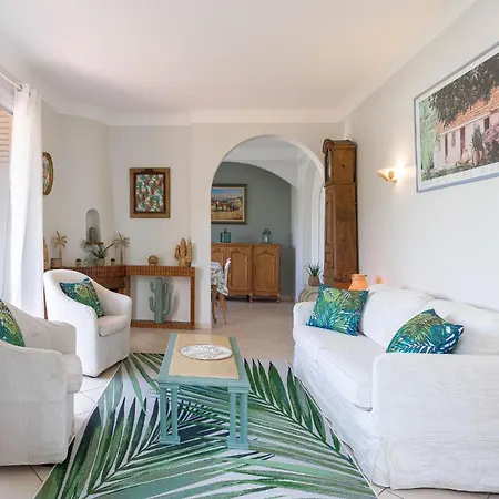 Les Chenes Verts By Halldis *